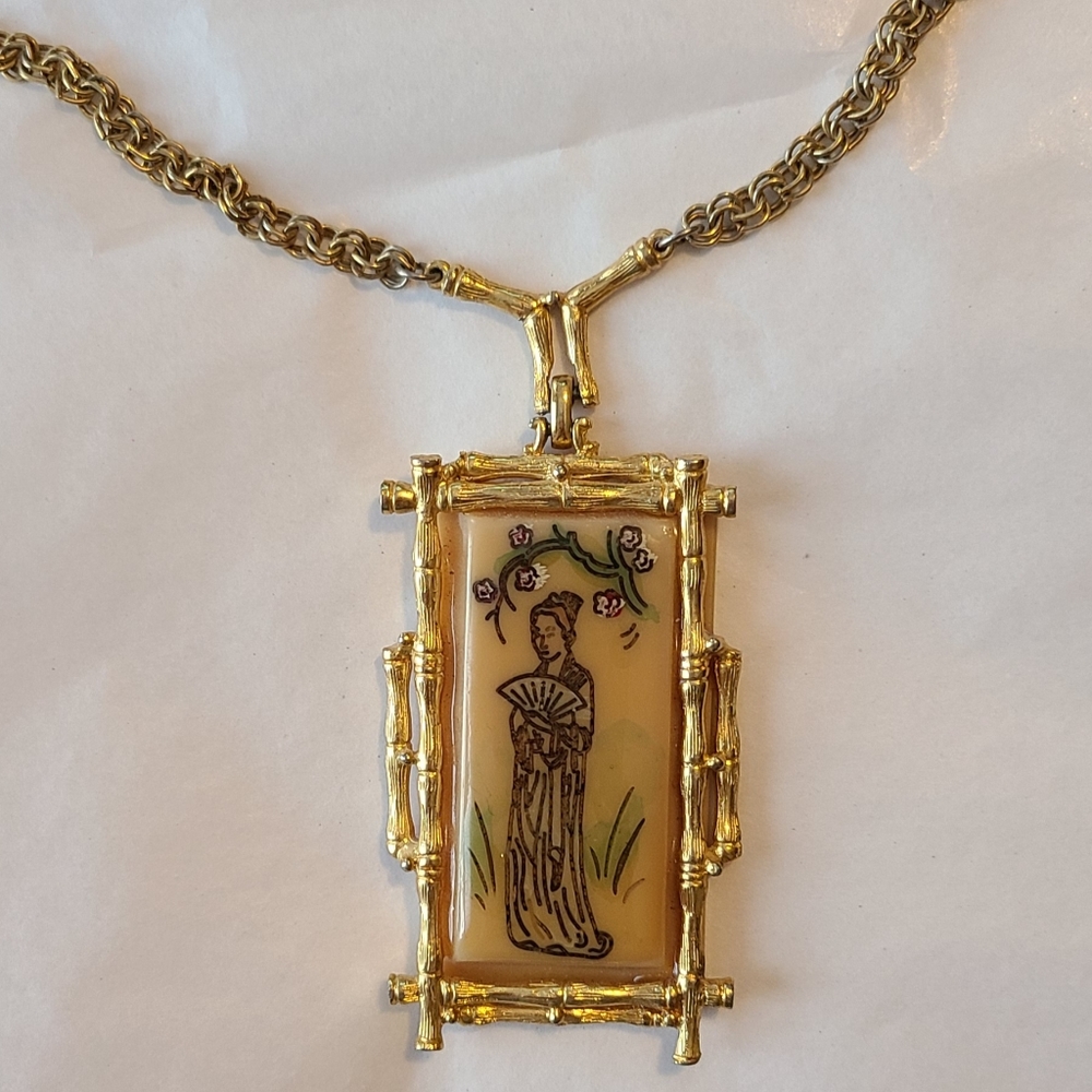 VINTAGE Asian Japanese Lady Bamboo Gold-Tone Necklace Pendant